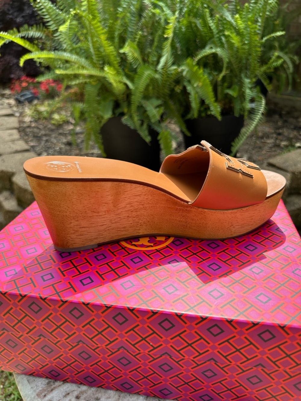 Tory Burch Tan Leather Logo Wedge Slide - Picture 3 of 8